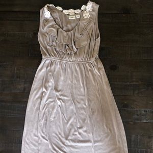 Small Sleeveless Dress with Flower Crochet Back